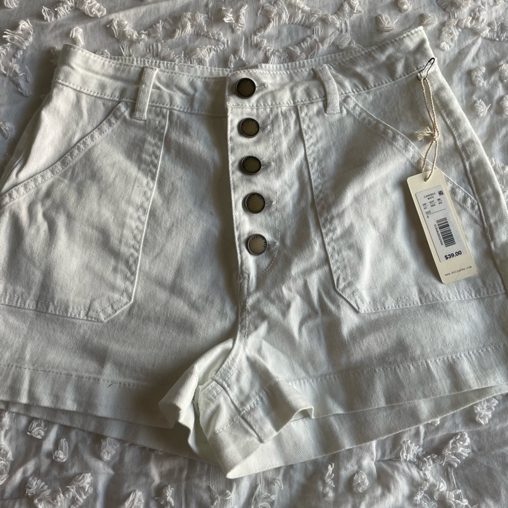 White Shorts🤍